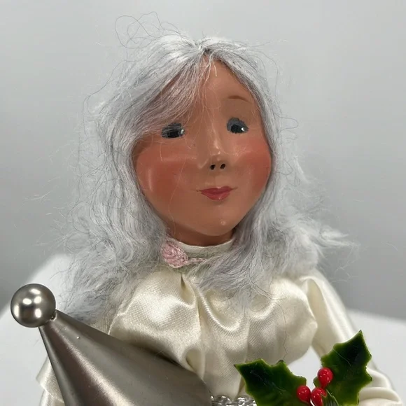 Byers Choice Caroler “Spirit of Christmas Past” from A Christmas Carol 9” - Picture 4 of 7